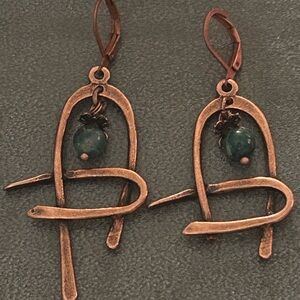 Boho Hand-Forged Copper Earrings with Green Stone – Organic Asymmetrical Pairi